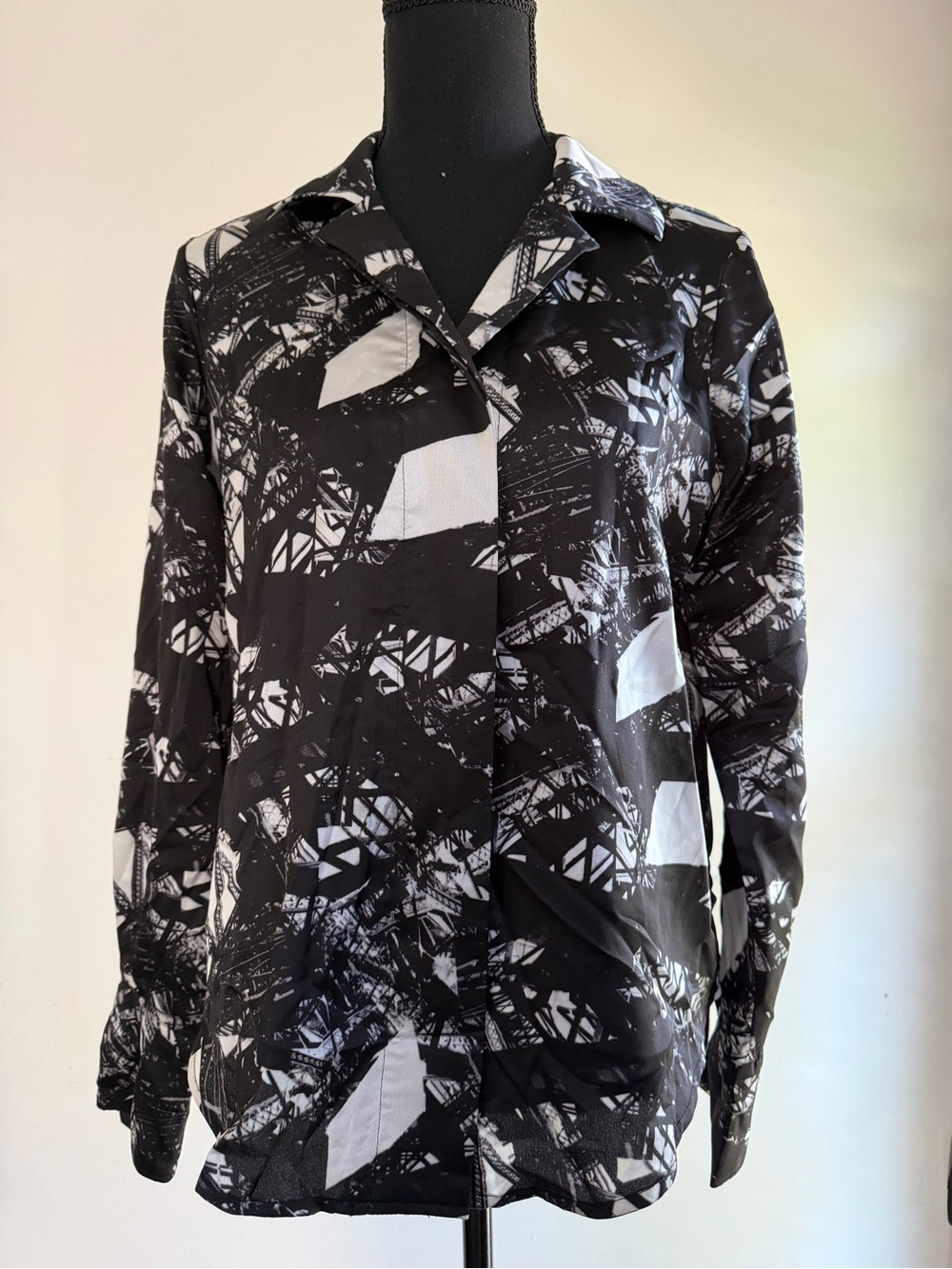 DKNY Black and White Abstract Print Womenβs Button-Down Shirt